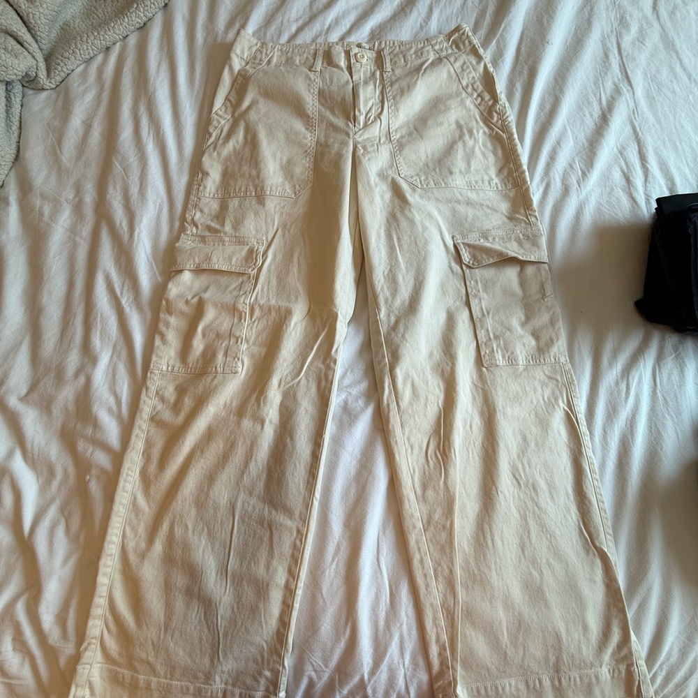 Universal Thread Wide Leg Cargo Pants in Cream